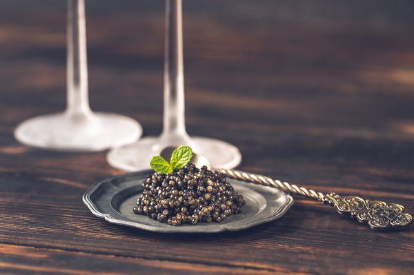 Il Caviale e i Suoi Abbinamenti Perfetti: Guida al Matrimonio di Sapori